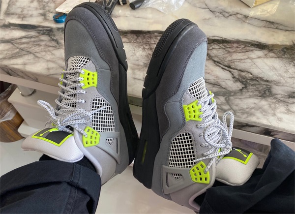 Air Jordan 4 Retro SE 'Neon 95' photo review